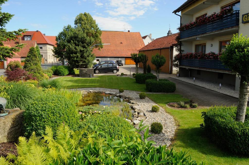 Hotel Schwarzes Ross Шварцах-ам-Майн Екстер'єр фото